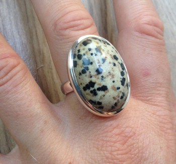 Zilveren ring met grote Dalmatier Jaspis ring maat 19 mm